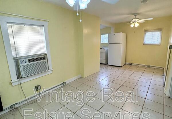 309 W COMANCHE AVE