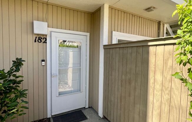 Stunning, spacious and large Milpitas condo - Move in NOW $3725
