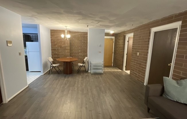 2 beds, 2 baths, 1,093 sqft, $2,400, Unit 613