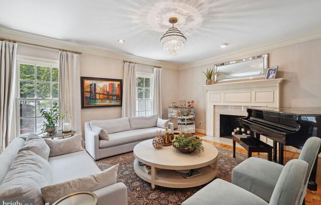 5 Bed 4.5 Bath - Bethesda len Echo Heights Colonial - 2 Car Garage