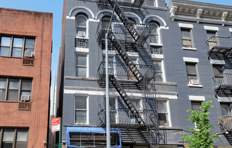 205 W 20 ST