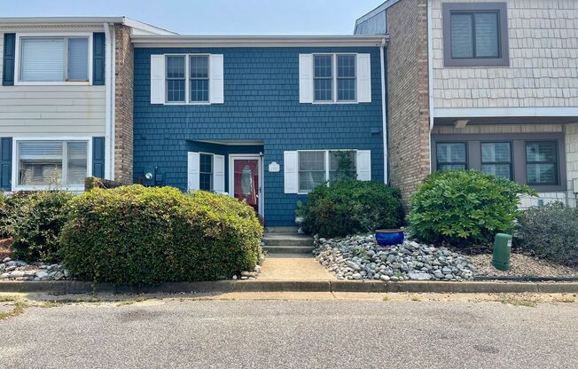 3 Bed 2.5 Bath Chesapeake Bay Townhome!