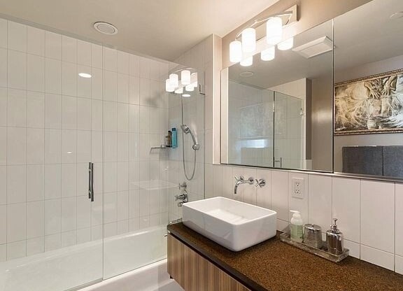 1 bed, 1 bath, 954 sqft, $3,925, Unit 508