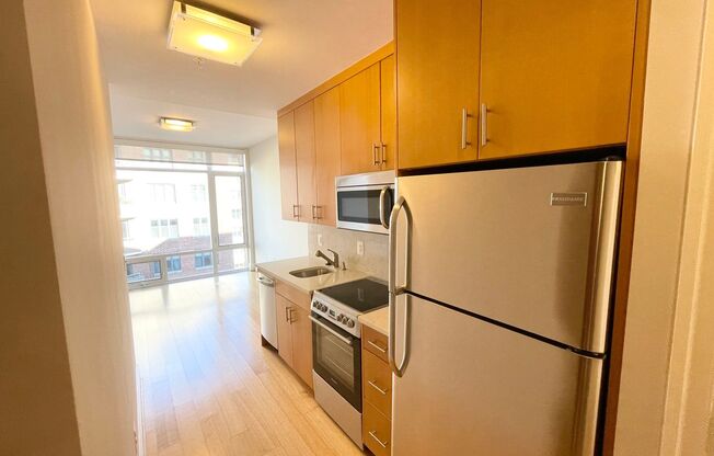 Studio, 1 bath, $2,400, Unit 710