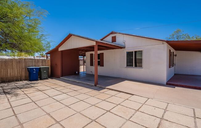 Desert Light & Outdoor Living – Tucson 2 Bed Gem Near U of A