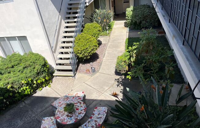3535 COLLIER AVE.