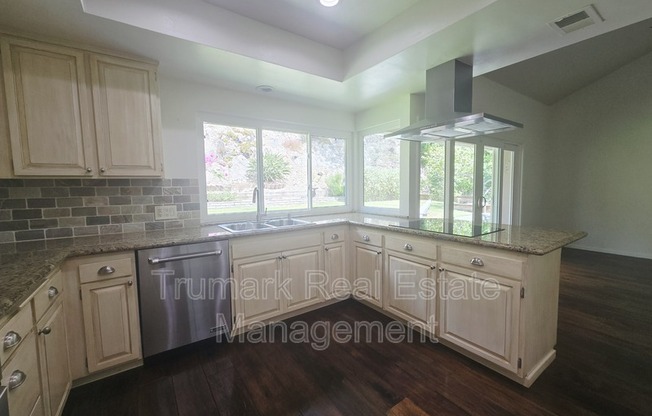 3933 KAREN LYNN DR