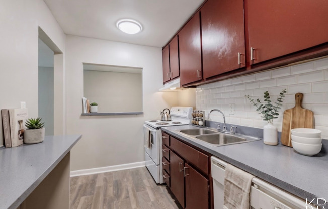 2 beds, 1.5 baths, 976 sqft, $1,275, Unit 2006-13