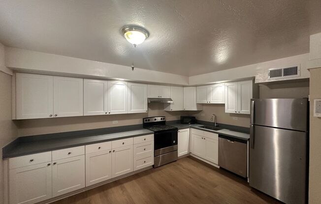 052 (2729 Lombard)