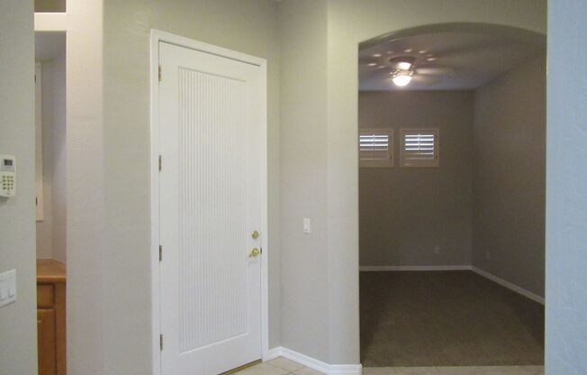 Nice 2 Bedroom / 2 Bath + Bonus Room Home in Chandler Gated Community!