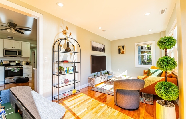 28 30 CHESTNUT