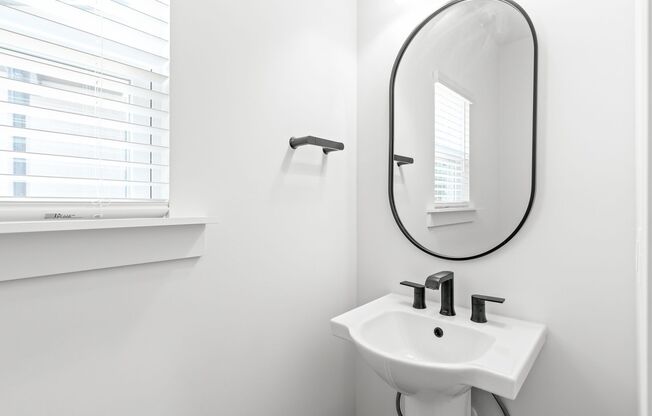 Move-in Ready Modern Townhome!!