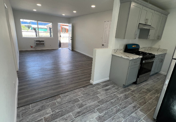 2333 S MANSFIELD AVE