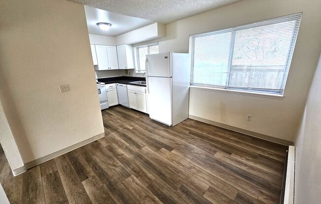 Updated 3 Bedroom, 1 Bath Apt in 4-Plex - Inner NE Portland