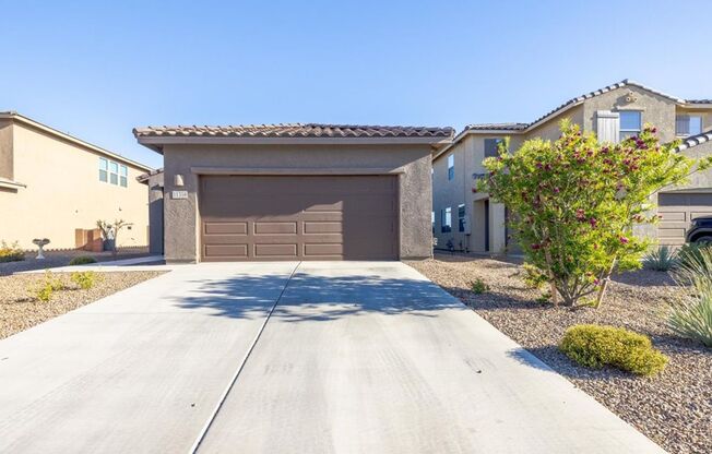 3 Bedroom 2 Bathroom  MOUNTAIN VIEWS!!