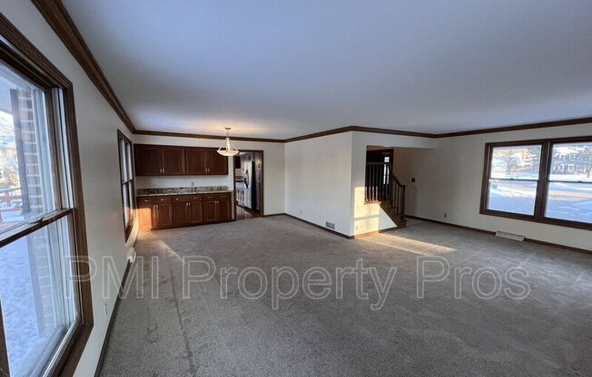 3204 W CHATEAU CT