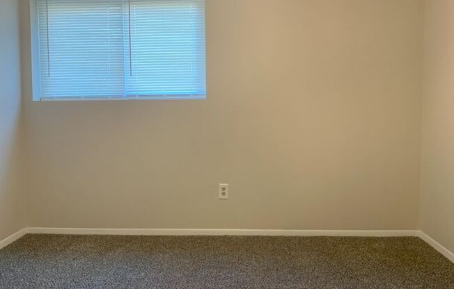 2 beds, 1 bath, 700 sqft, $945, Unit 9155
