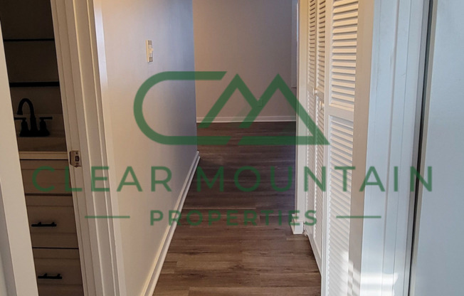 2 beds, 1 bath, 980 sqft, $1,225, Unit 52