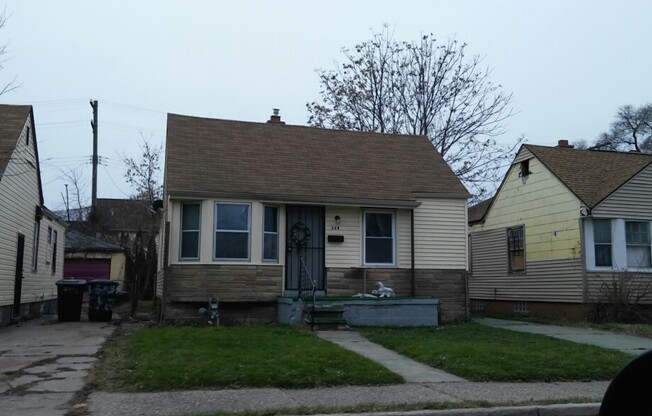 3 bed ranch on Detroit's East Side Now Available! - $900/mo
