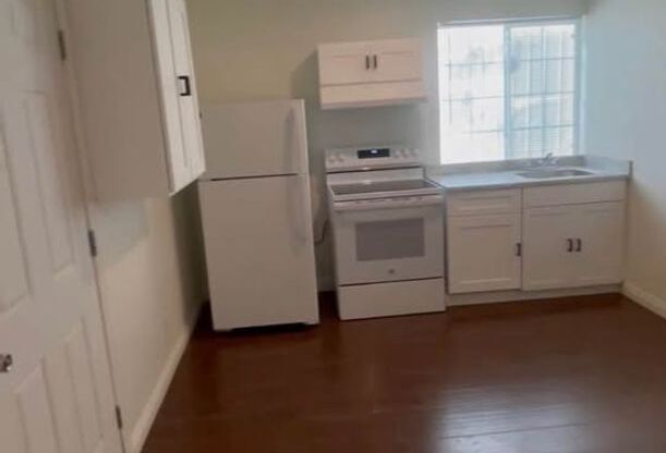 Newly Renovated & Bright Studio in Henderson - Utilities Included!