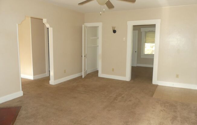 2 beds, 1 bath, $1,100