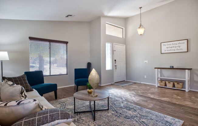 Beautifull & Spacious home in Goodyear!