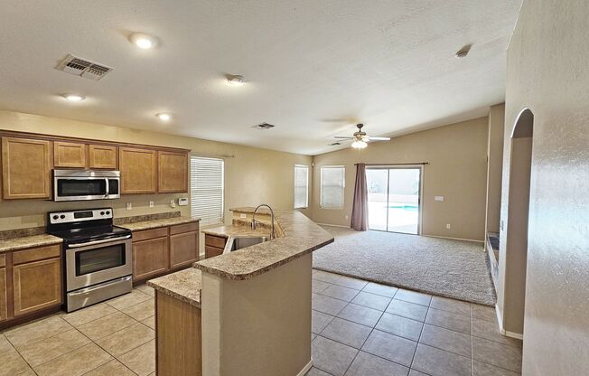 Beautiful 4 bedroom, 2 bath, single level home in Maricopa