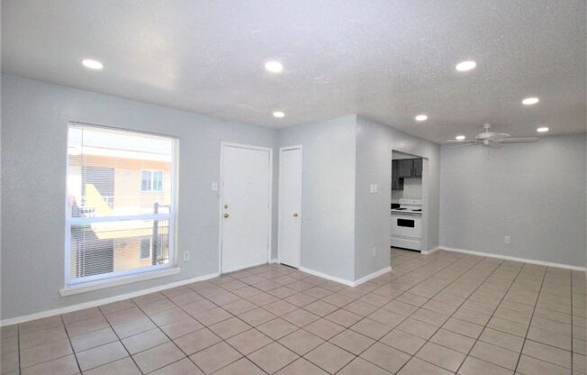 2 beds, 1 bath, 875 sqft, $1,330