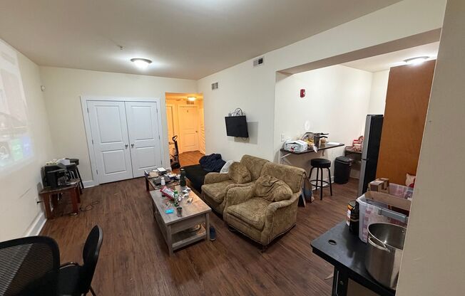 3 beds, 3 baths, 823 sqft, $1,695, Unit Unit 05