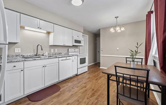 4111 WOODSTOCK DR