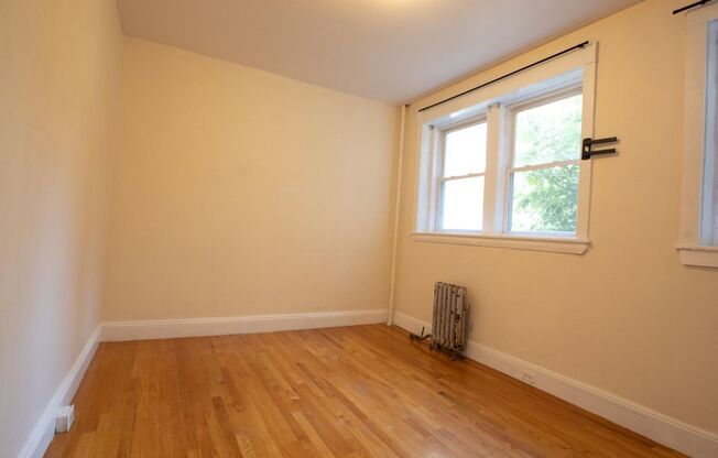 4 beds, 1.5 baths, $5,167, Unit 62 Egmont St. #1
