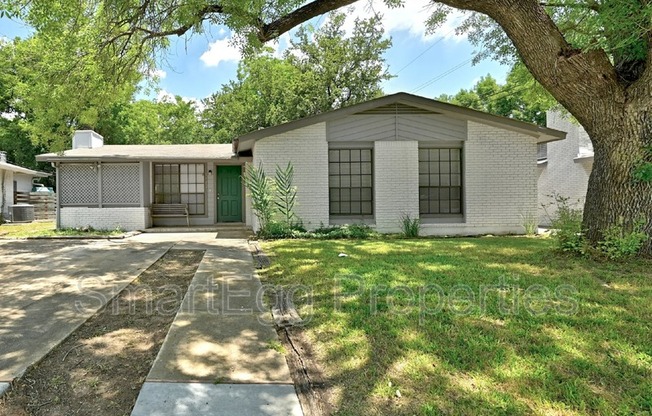 1612 BROADMOOR DR