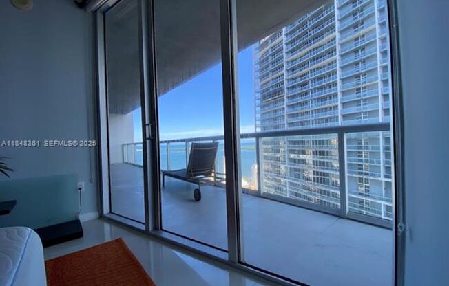 2 beds, 2 baths, 1,167 sqft, $4,700, Unit 475 Brickell Ave unit 4409