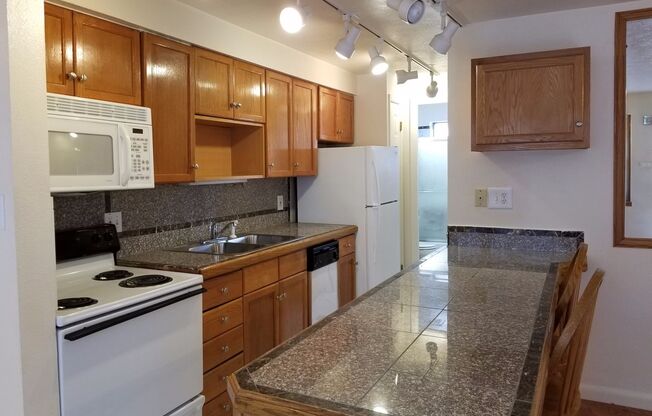 1 bed, 1 bath, 550 sqft, $1,510, Unit 680-206