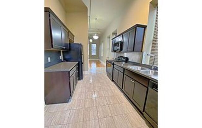 1 bed, 1 bath, 1,043 sqft, $1,250, Unit 911