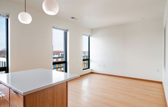 1 bed, 1 bath, 658 sqft, $1,445, Unit B517