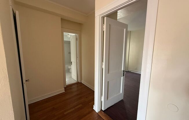 1 bed, 1 bath, 572 sqft, $1,510, Unit Old King Edward 46