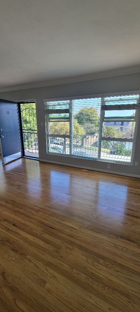 1 bed, 1 bath, 700 sqft, $2,025, Unit 10