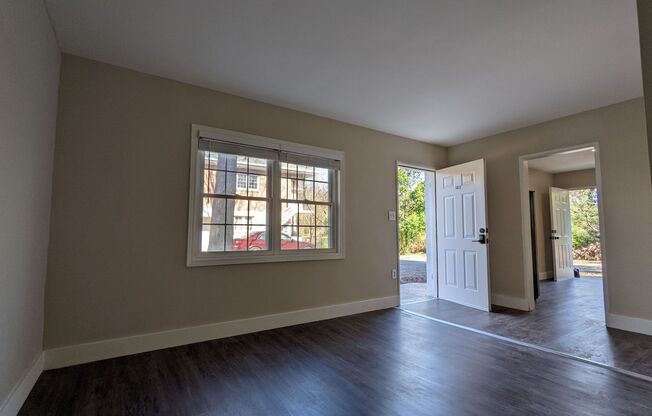 2 Bedroom 1 Bath in Prime Location