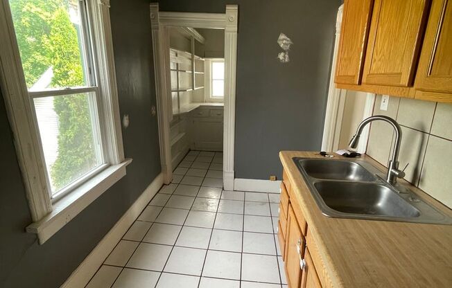 2 beds, 1 bath, $1,395, Unit 2485A N Cramer St.