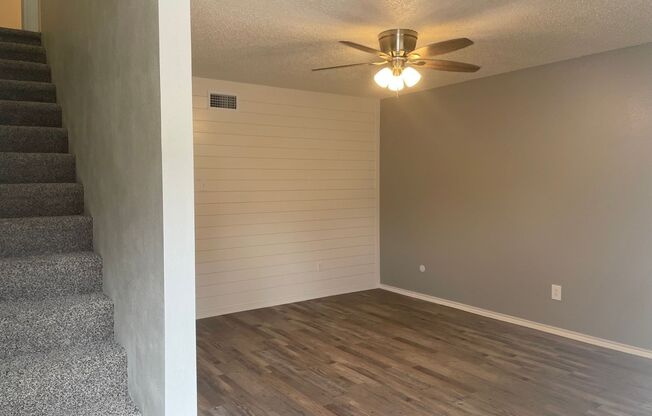 2 beds, 1.5 baths, 1,000 sqft, $1,300, Unit 1607 B N. NOLAN RIVER RD