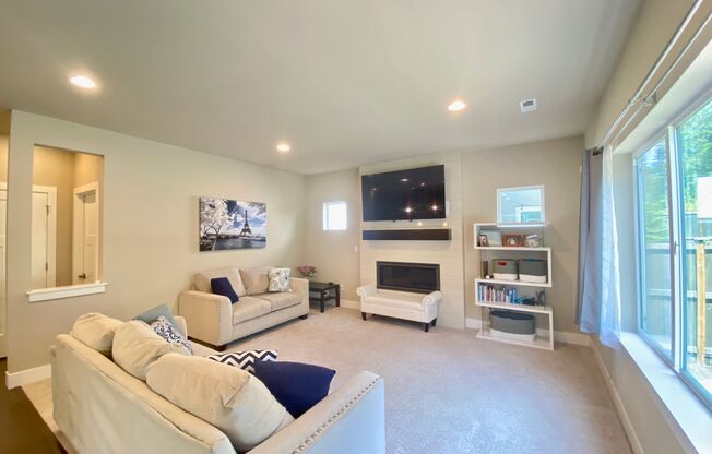 Beautiful Like New Home in Bothell!