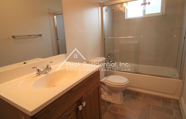 2 beds, 1 bath, $1,250, Unit #26