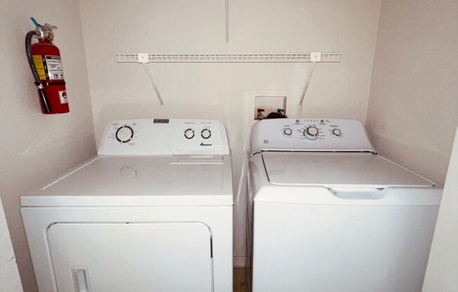 $500 CREDIT BACK IN YOUR 1ST MONTH RENT- SPACIOUS 3/2 - 1ST FLOOR UNIT- ZIP 32835