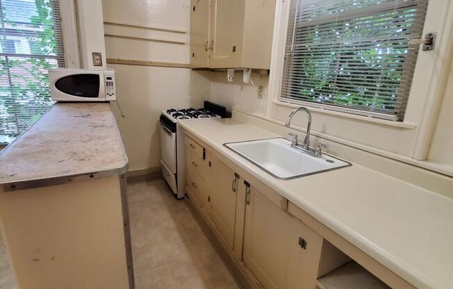 2 beds, 1 bath, $1,820, Unit 7