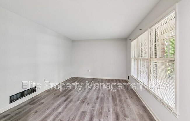 2600 LANTERN LN