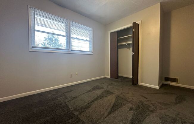 2 beds, 1 bath, $1,099, Unit 3