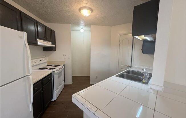 3 beds, 2 baths, $1,225