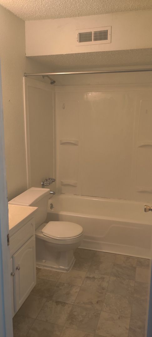 2 beds, 2 baths, 912 sqft, $1,300, Unit 315-102