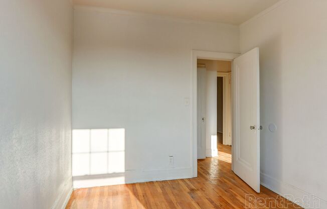 2 beds, 1 bath, 635 sqft, $1,095, Unit 208